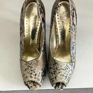 BCBG Paris leather pumps